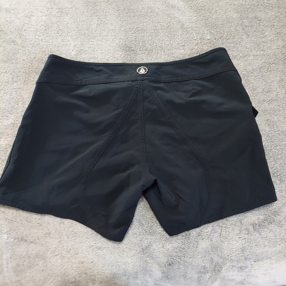 Volcom Shorts - Picture 6 of 7